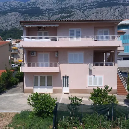 Cecilija Apartment *